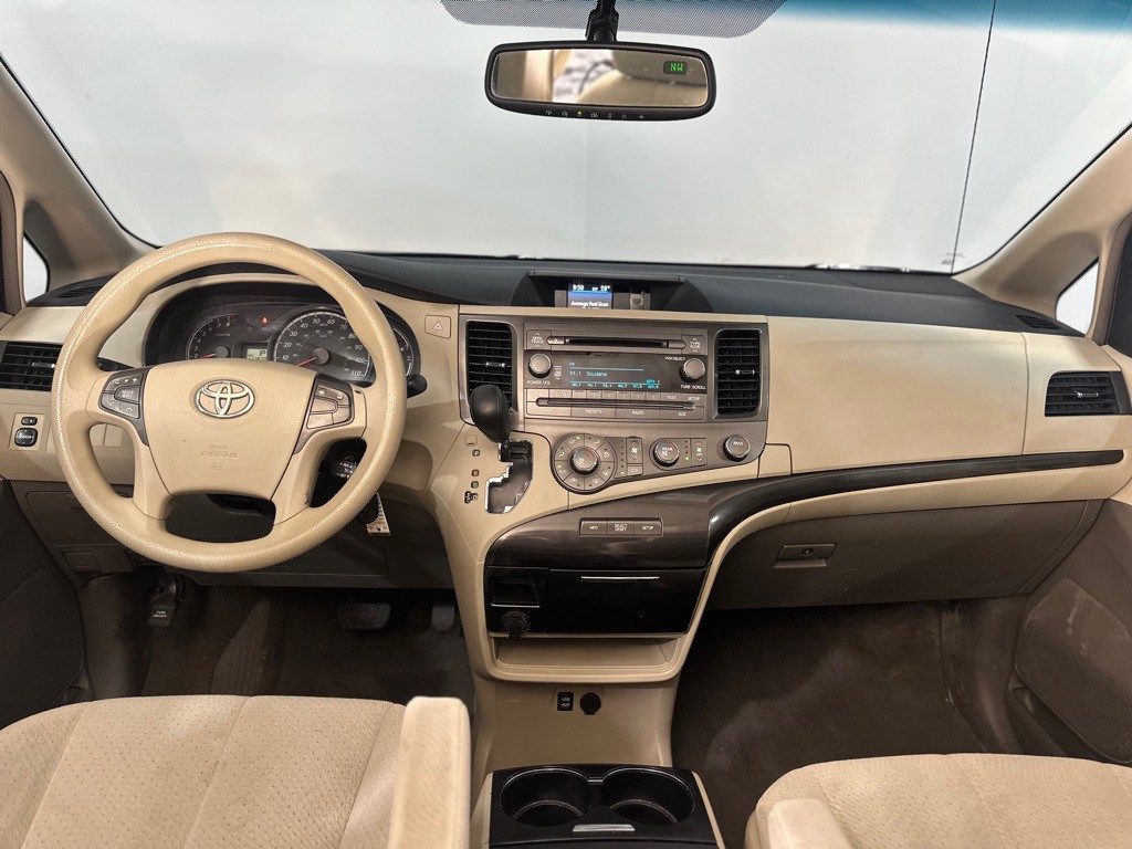 2011 Toyota Sienna Image 11