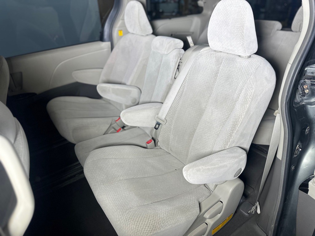 2011 Toyota Sienna Image 22