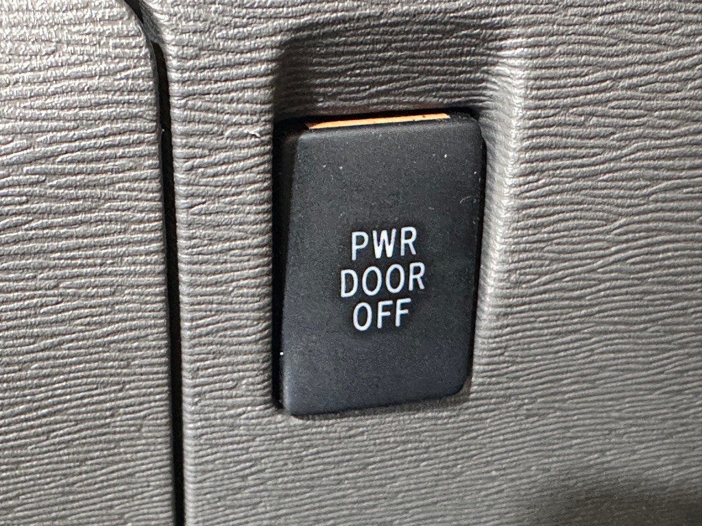 2011 Toyota Sienna Image 29