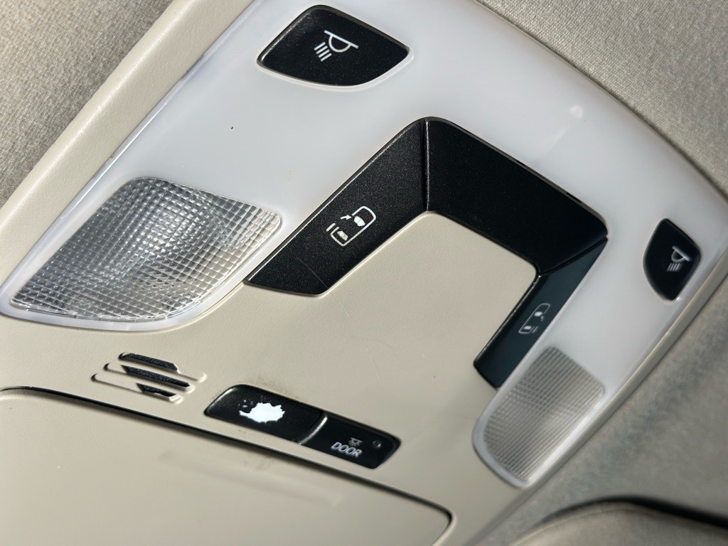 2011 Toyota Sienna Image 30