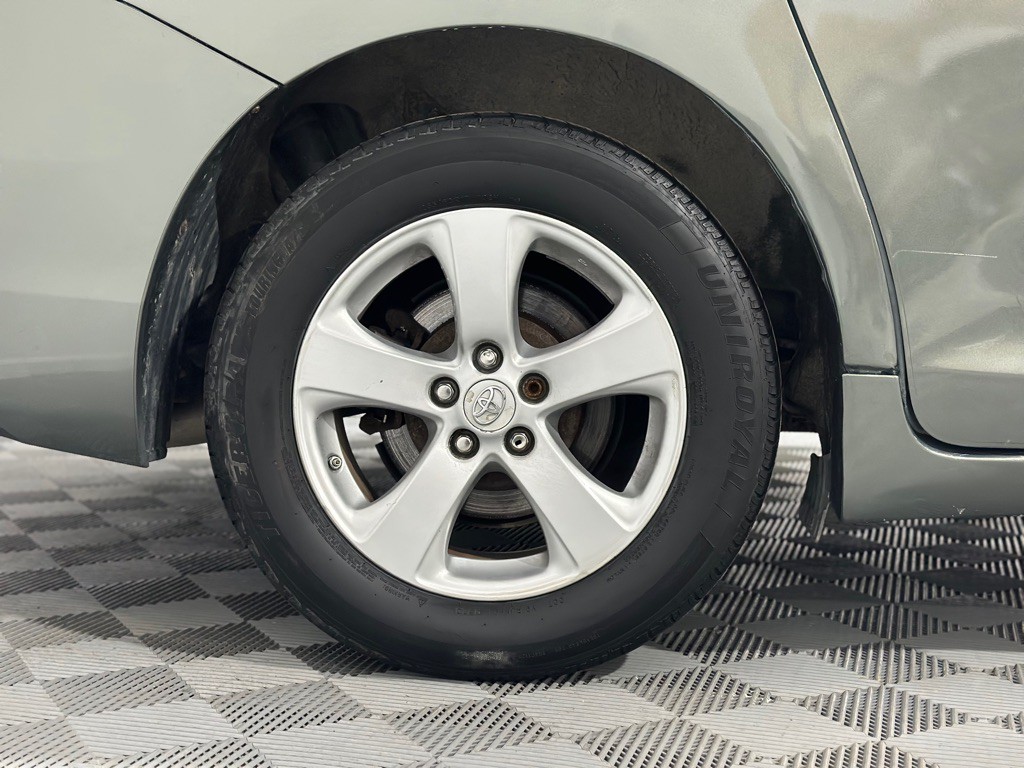 2011 Toyota Sienna Image 36