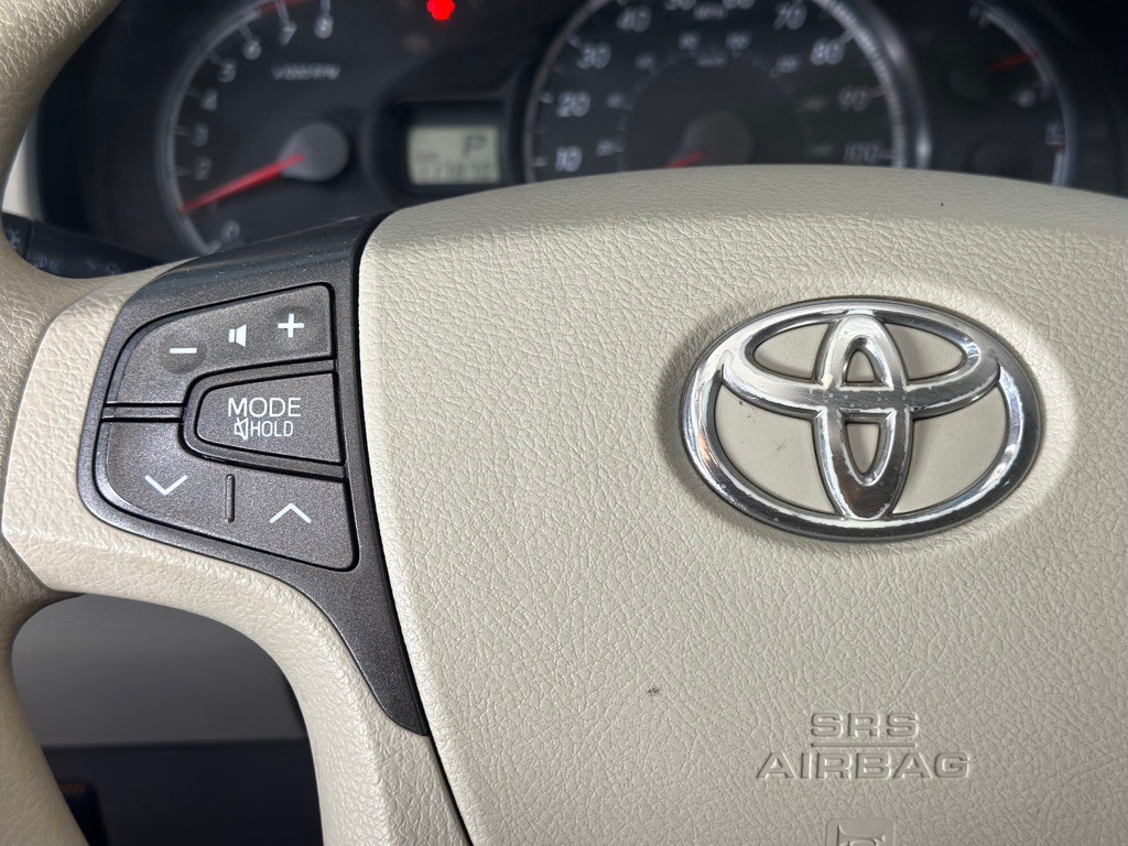 2011 Toyota Sienna Image 25