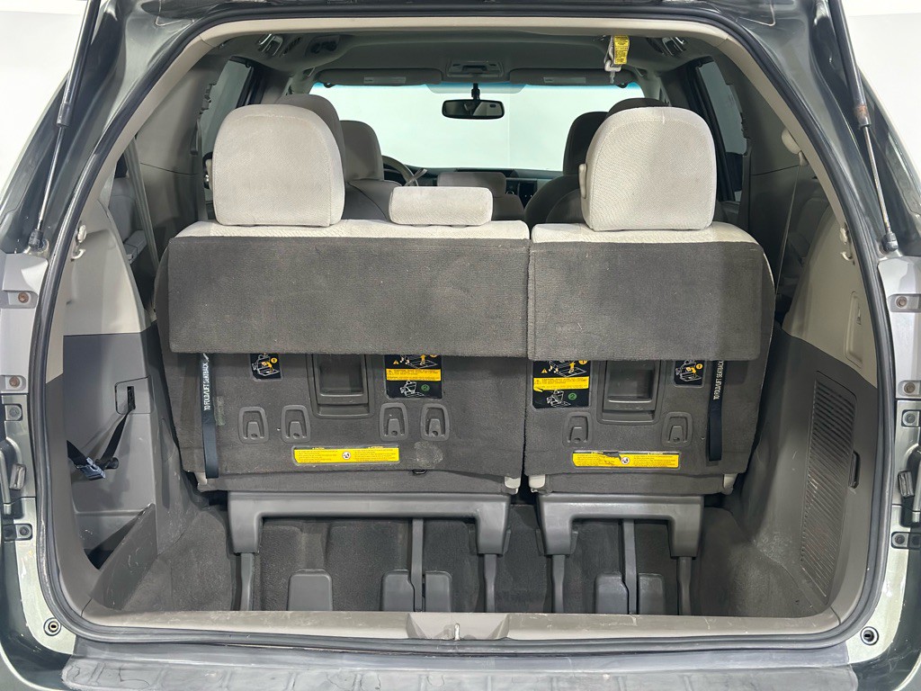 2011 Toyota Sienna Image 33