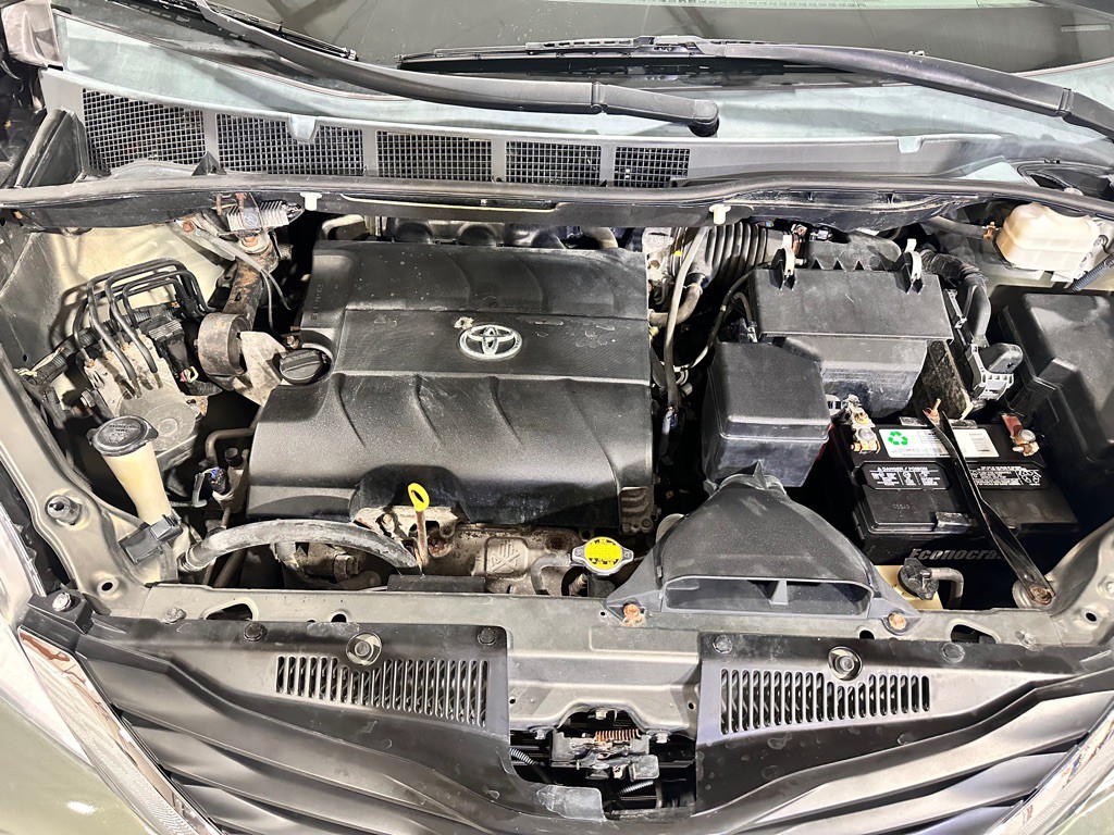 2011 Toyota Sienna Image 34