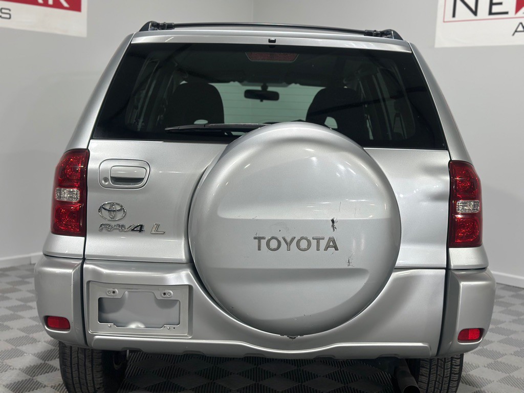 2004 Toyota Rav4 Image 8