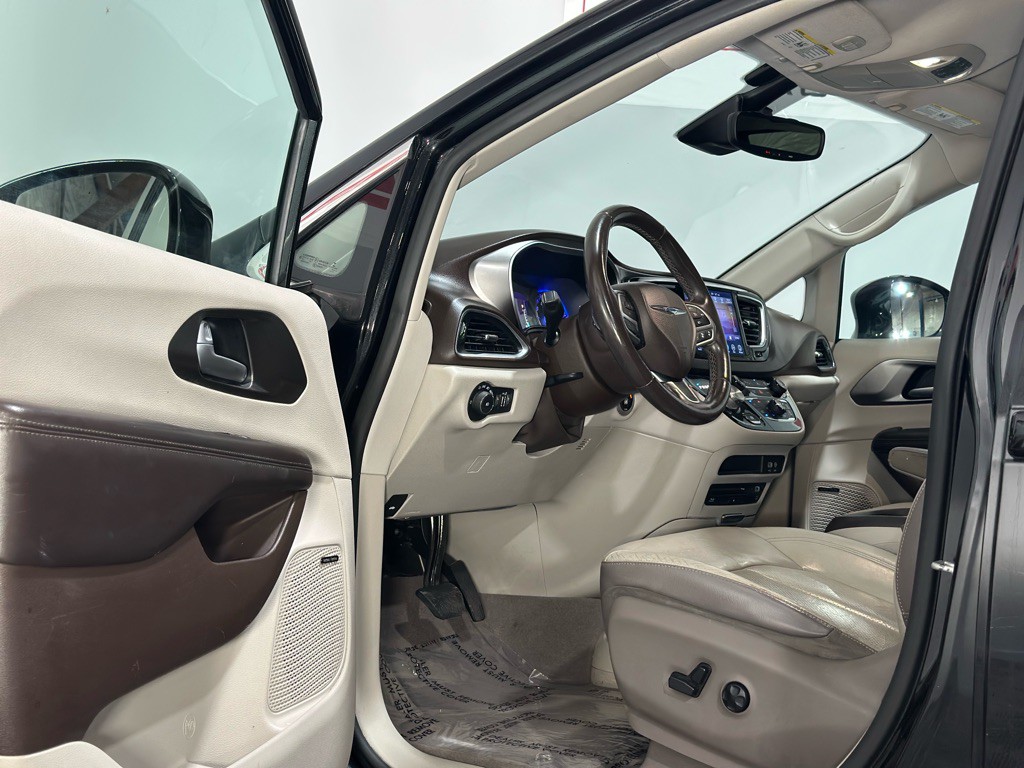 2017 Chrysler Pacifica Image 10