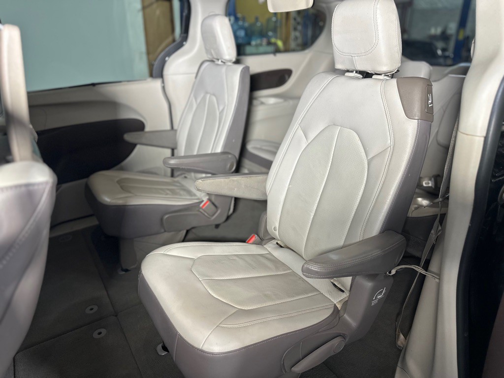 2017 Chrysler Pacifica Image 30