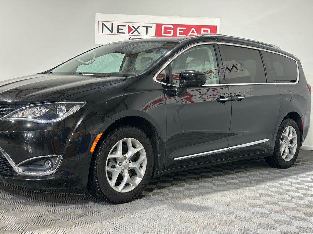 2017 Chrysler Pacifica Image 6