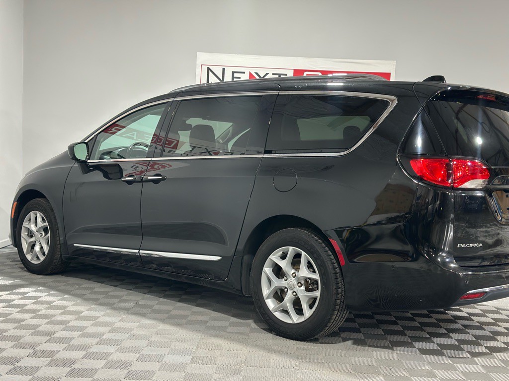 2017 Chrysler Pacifica Image 7