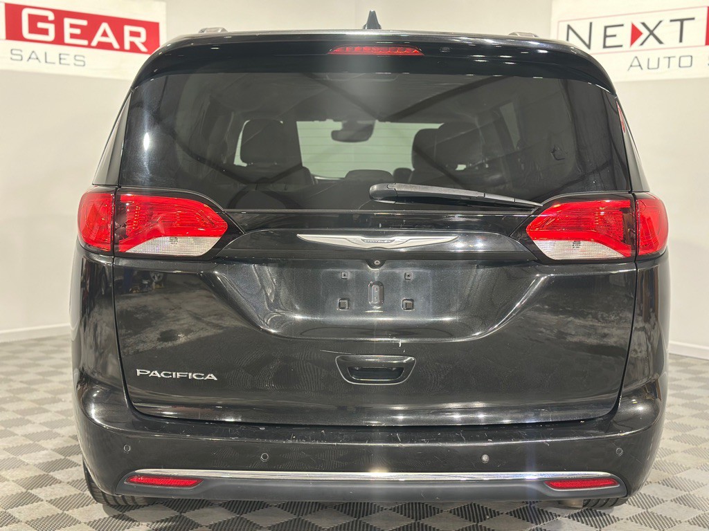 2017 Chrysler Pacifica Image 8
