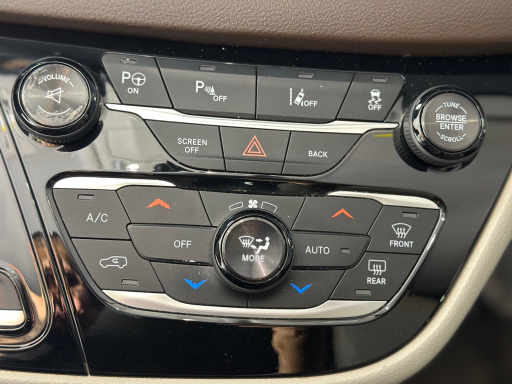 2017 Chrysler Pacifica Image 19