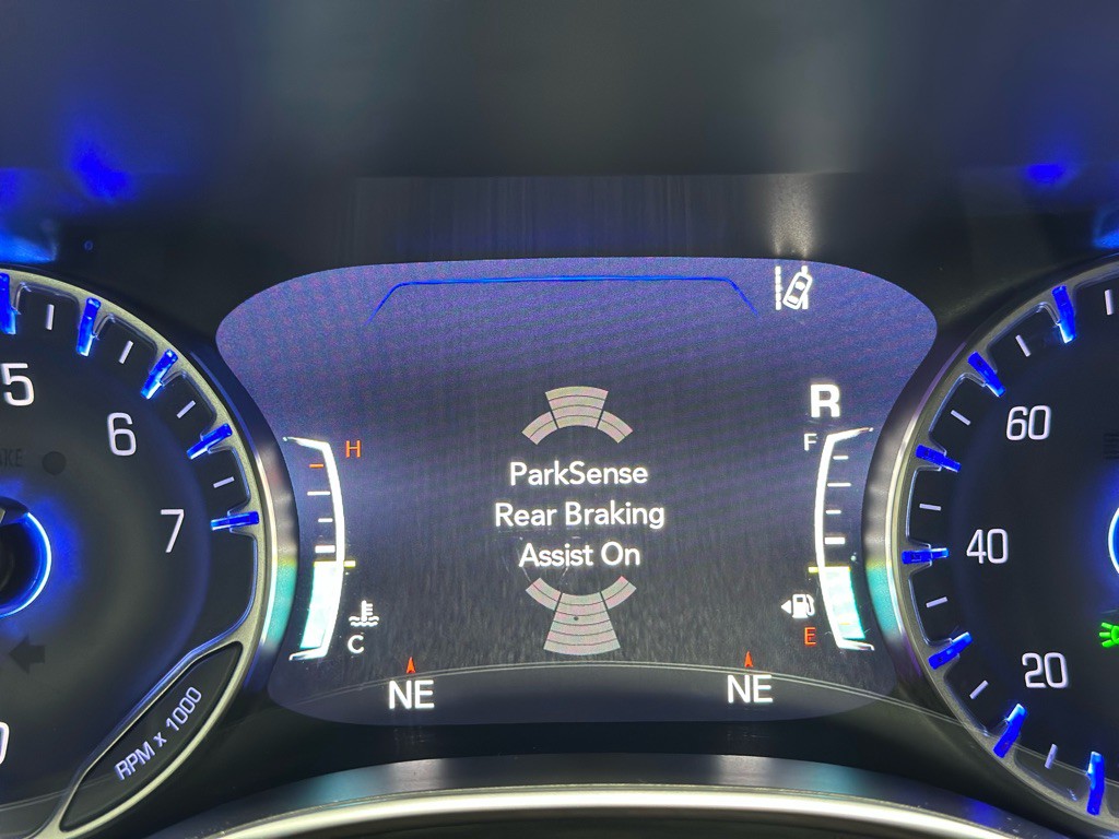 2017 Chrysler Pacifica Image 25