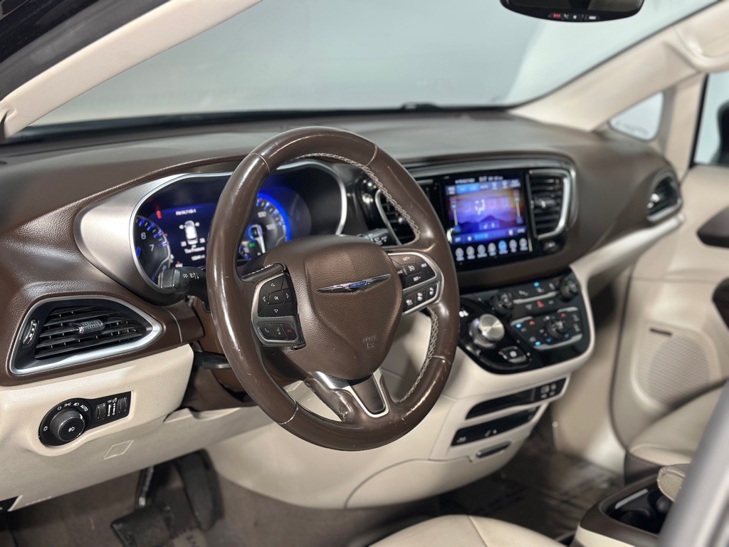 2017 Chrysler Pacifica Image 32