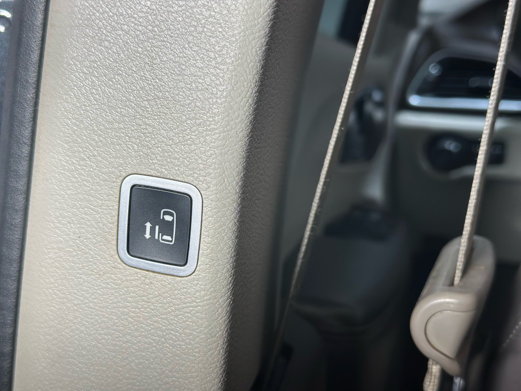 2017 Chrysler Pacifica Image 35