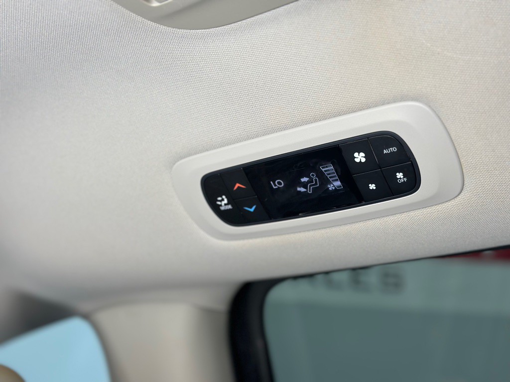 2017 Chrysler Pacifica Image 36