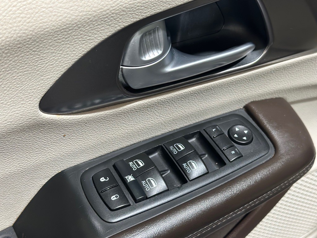 2017 Chrysler Pacifica Image 41