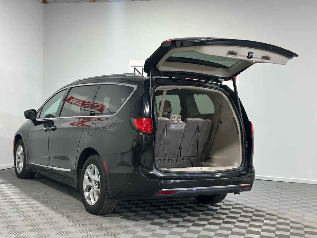 2017 Chrysler Pacifica Image 43