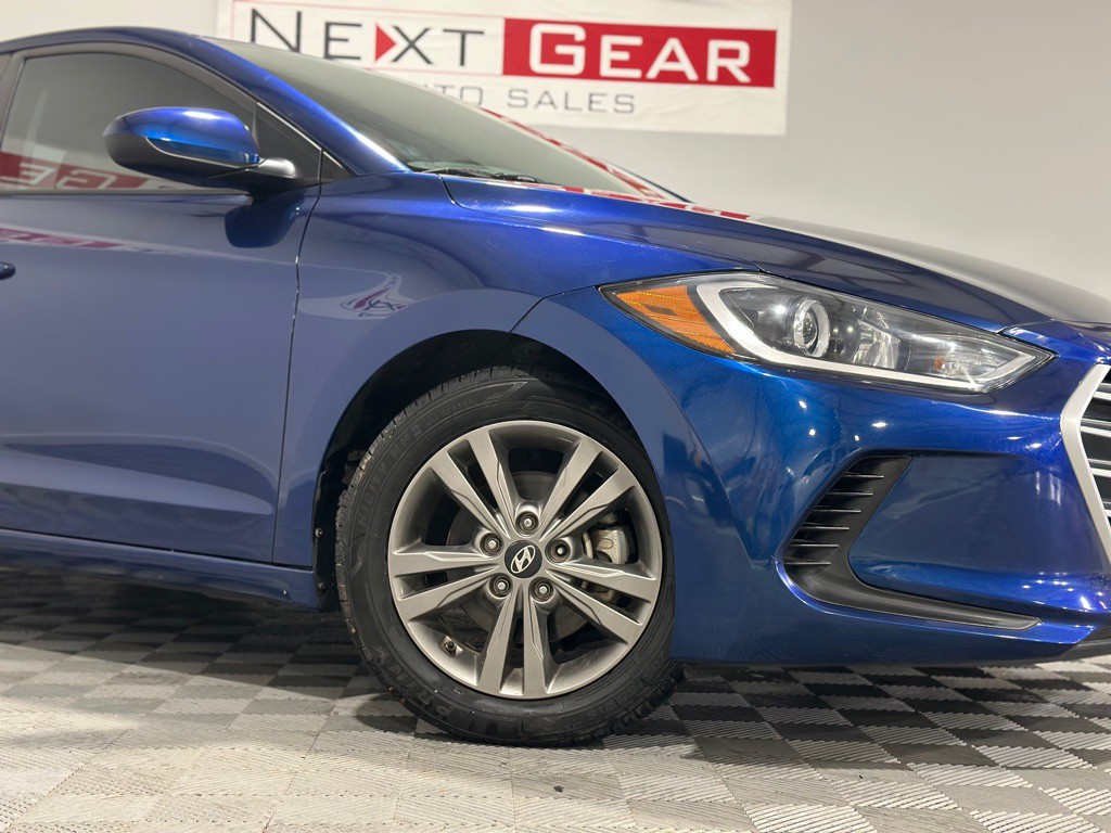 2017 Hyundai Elantra Image 5