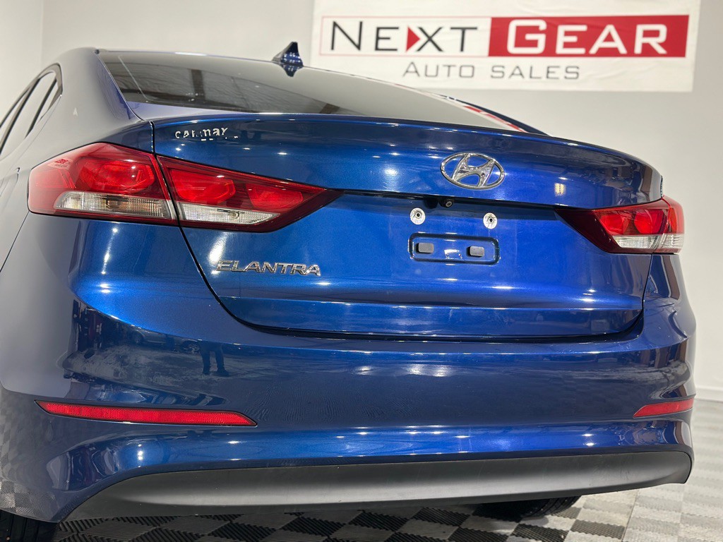 2017 Hyundai Elantra Image 8
