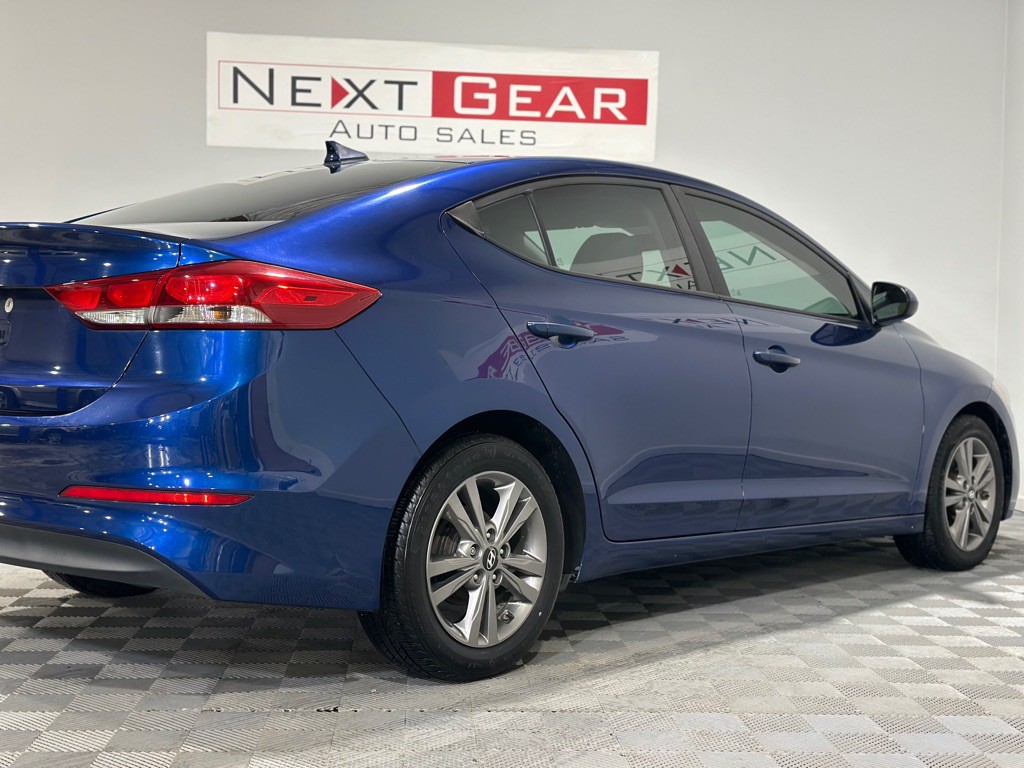 2017 Hyundai Elantra Image 10