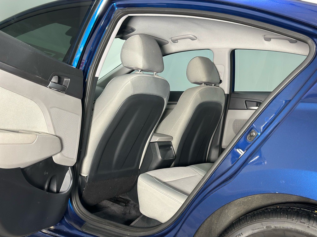 2017 Hyundai Elantra Image 12