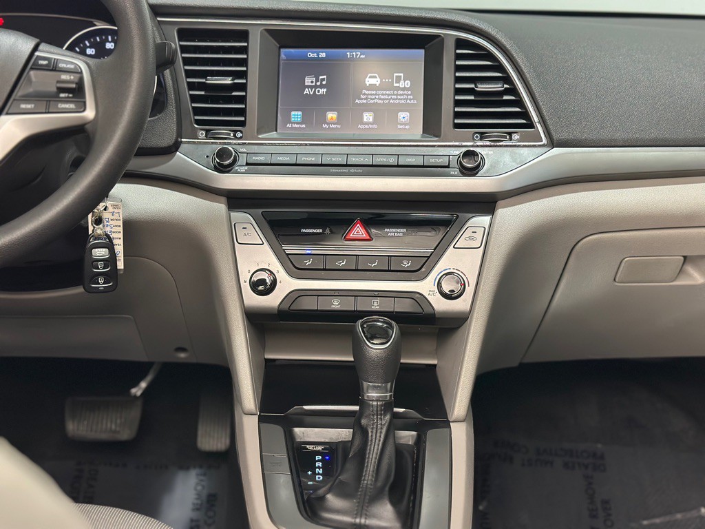 2017 Hyundai Elantra Image 16