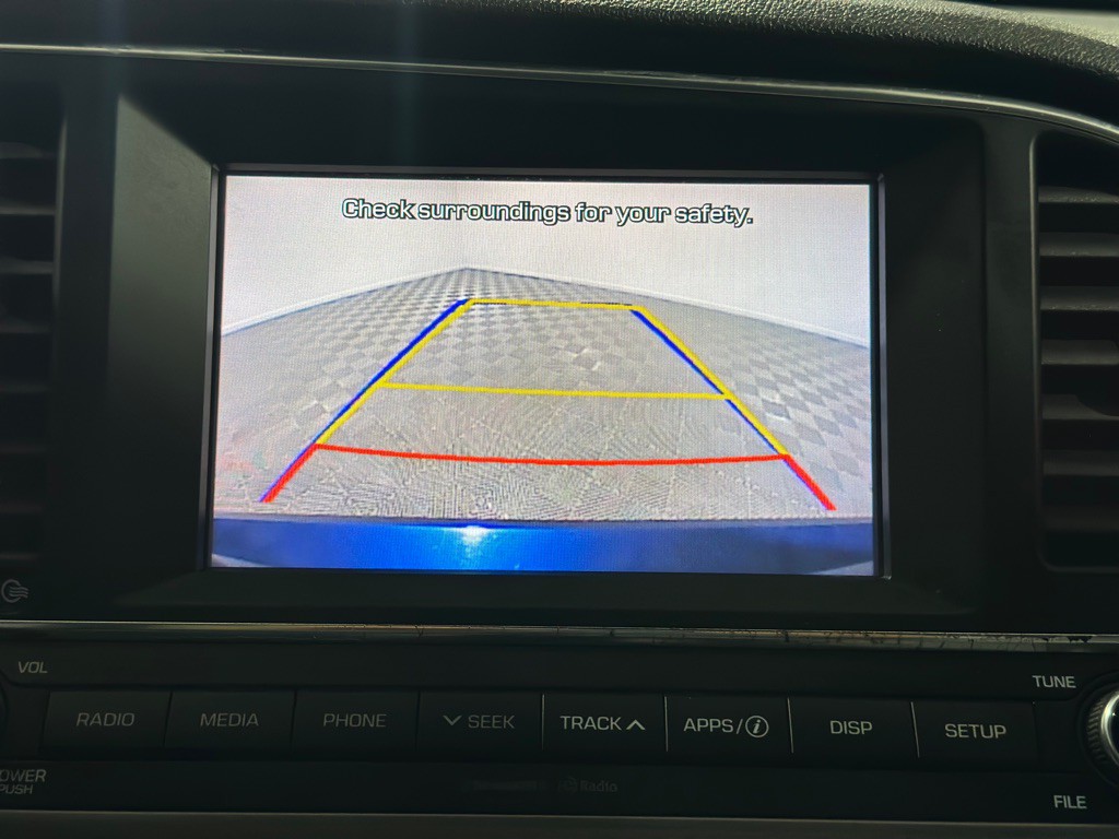 2017 Hyundai Elantra Image 18