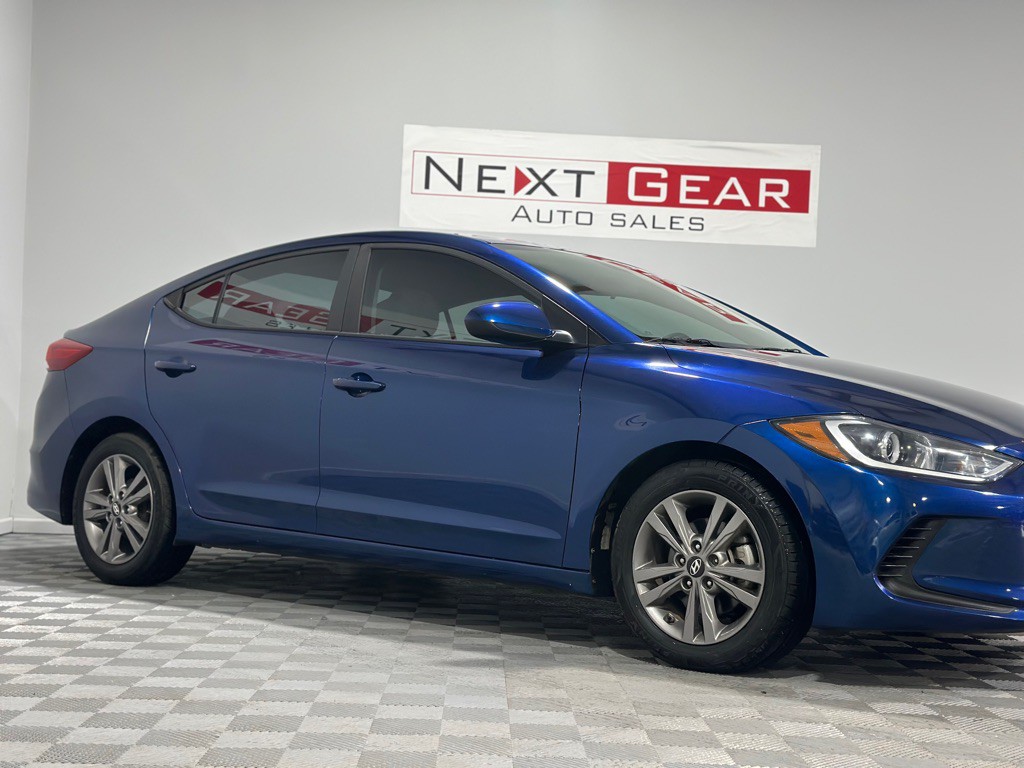 2017 Hyundai Elantra Image 2