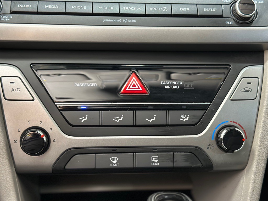 2017 Hyundai Elantra Image 18