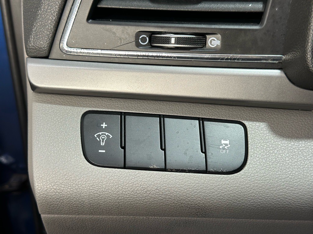 2017 Hyundai Elantra Image 29