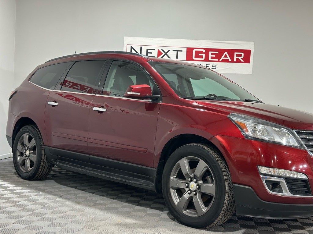 2017 Chevrolet Traverse Image 2