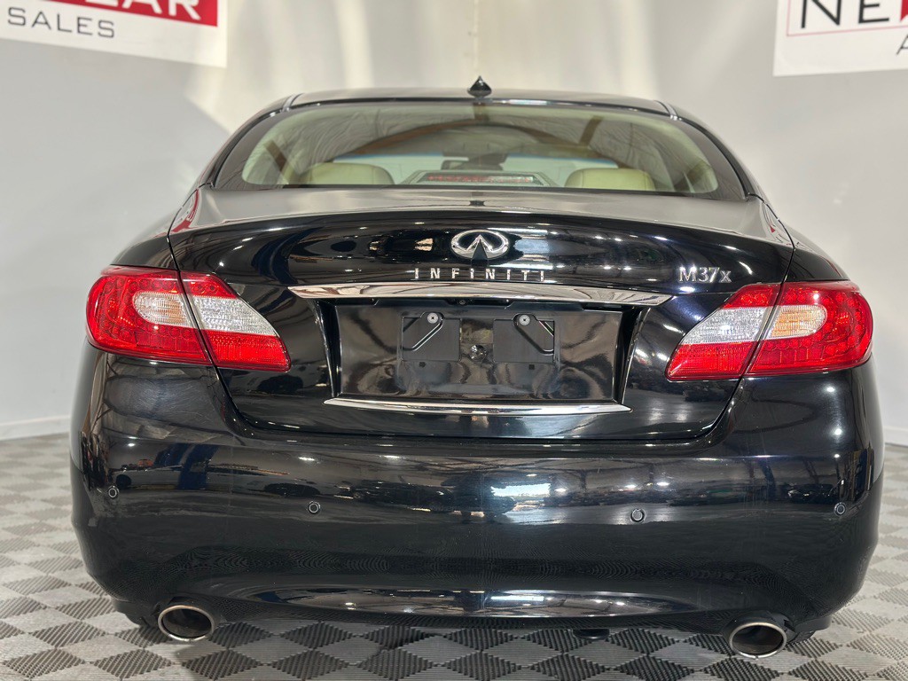 2013 INFINITI M37 Image 8