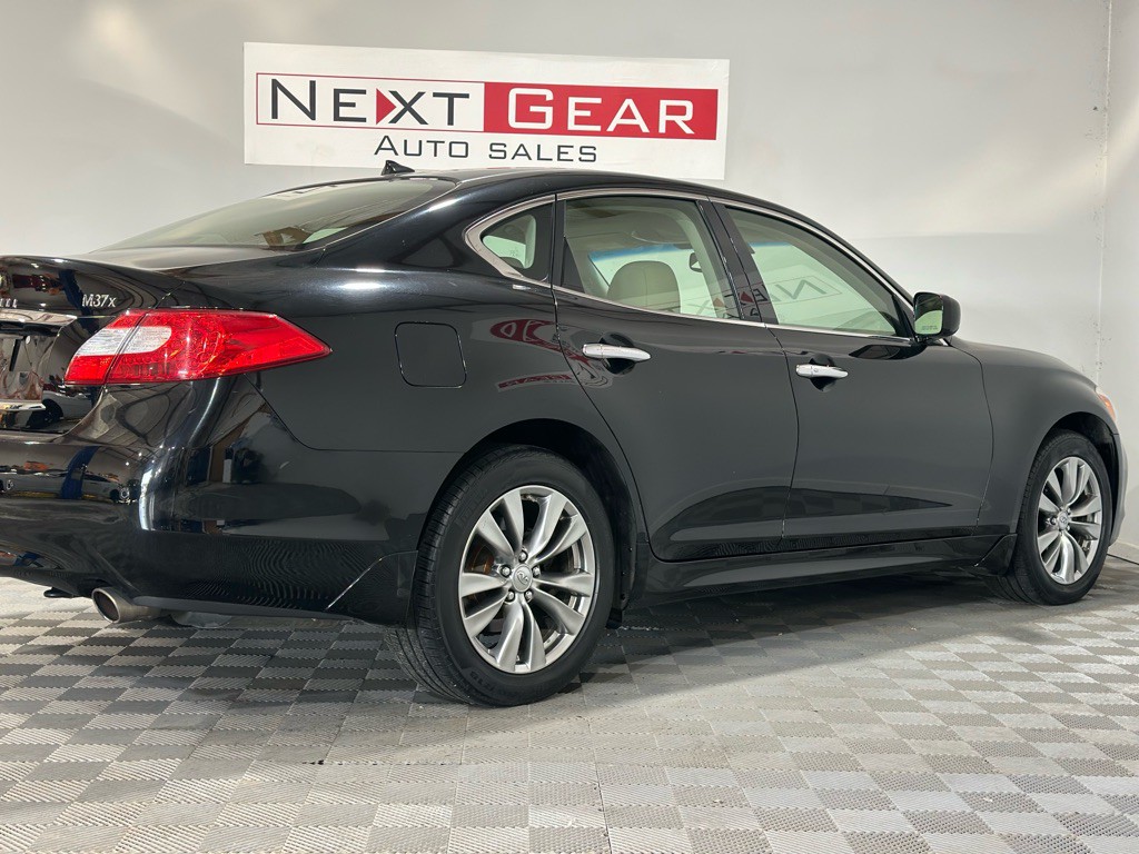 2013 INFINITI M37 Image 9