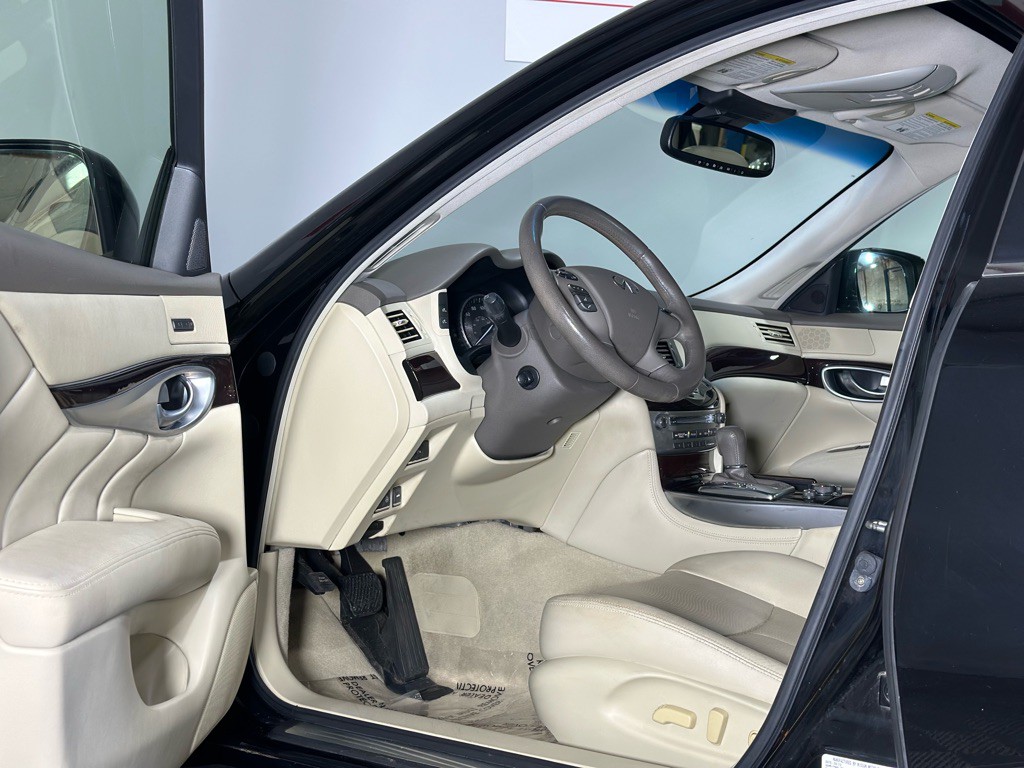 2013 INFINITI M37 Image 10