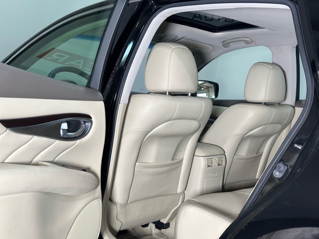 2013 INFINITI M37 Image 11