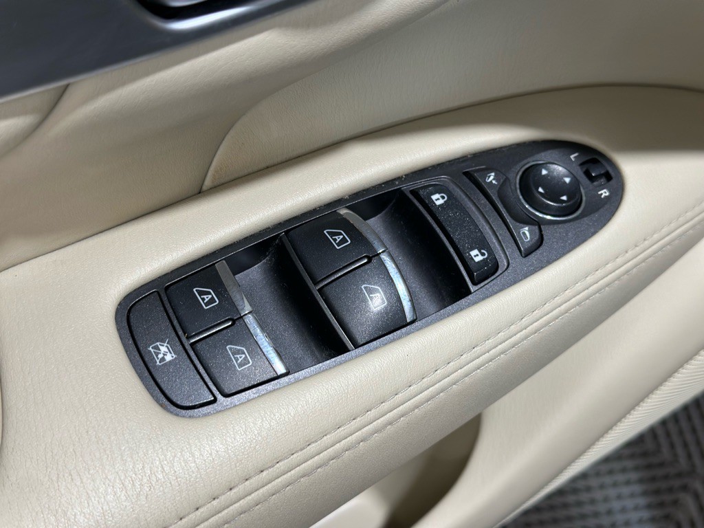 2013 INFINITI M37 Image 35