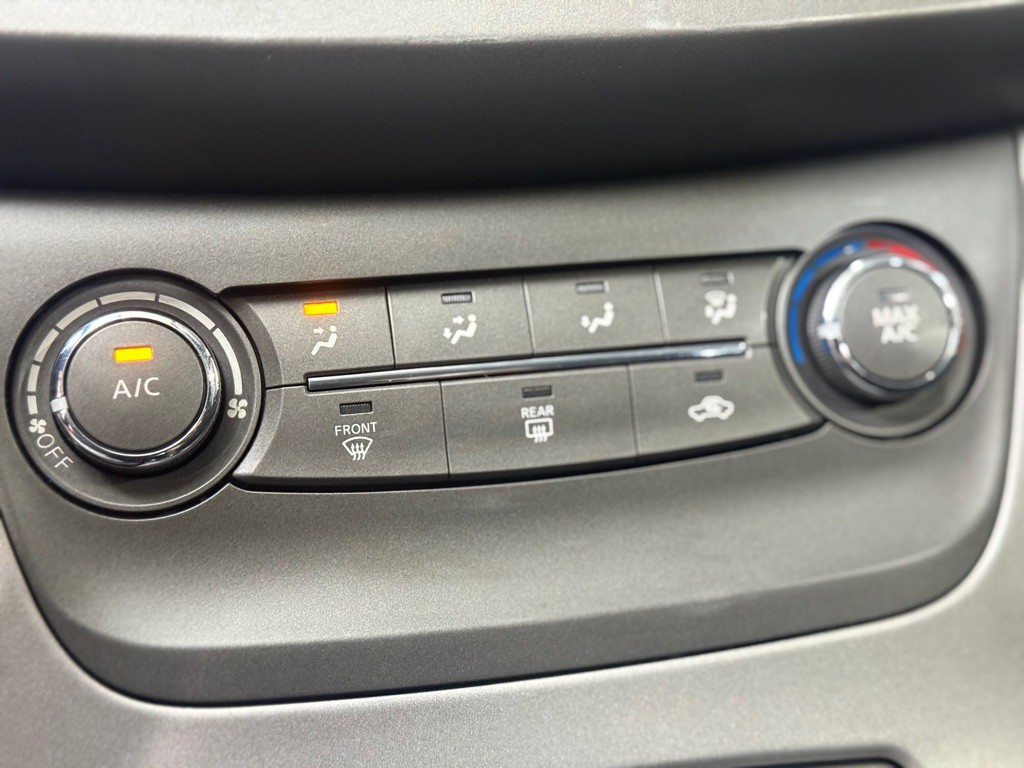2015 Nissan Sentra Image 19