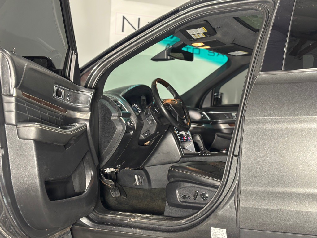 2016 Ford Explorer Image 13