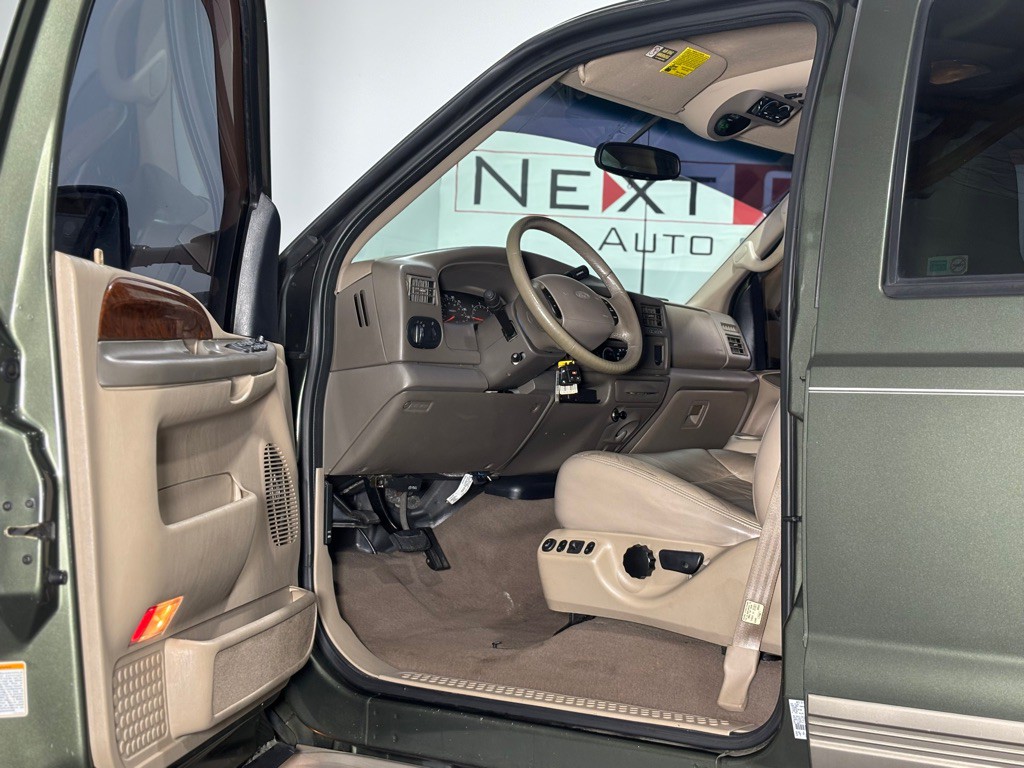 2000 Ford Excursion Image 9