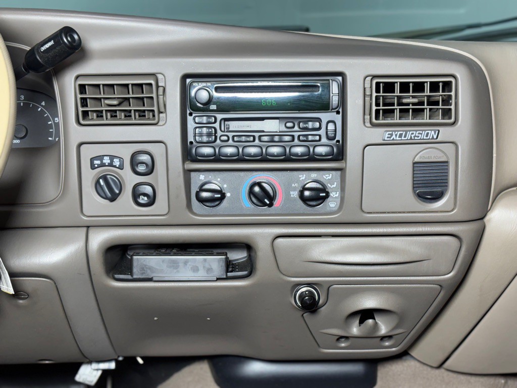 2000 Ford Excursion Image 14