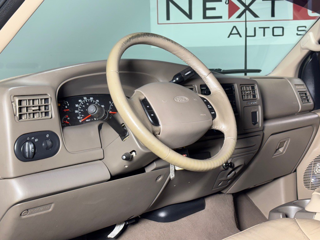 2000 Ford Excursion Image 21