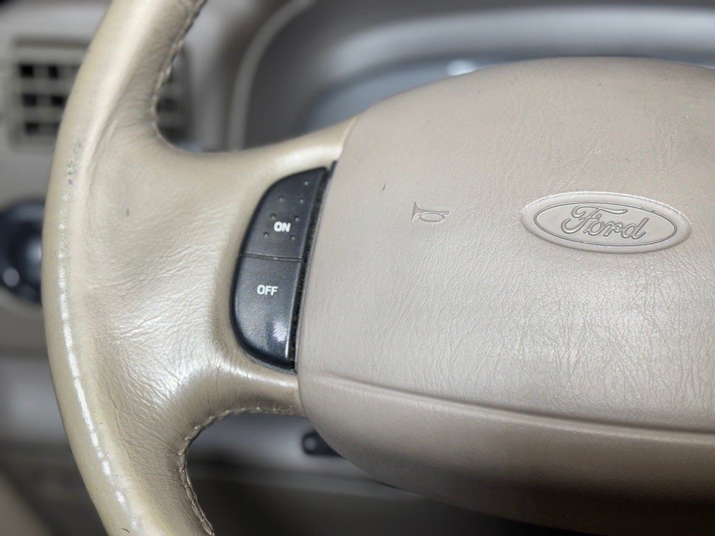 2000 Ford Excursion Image 22