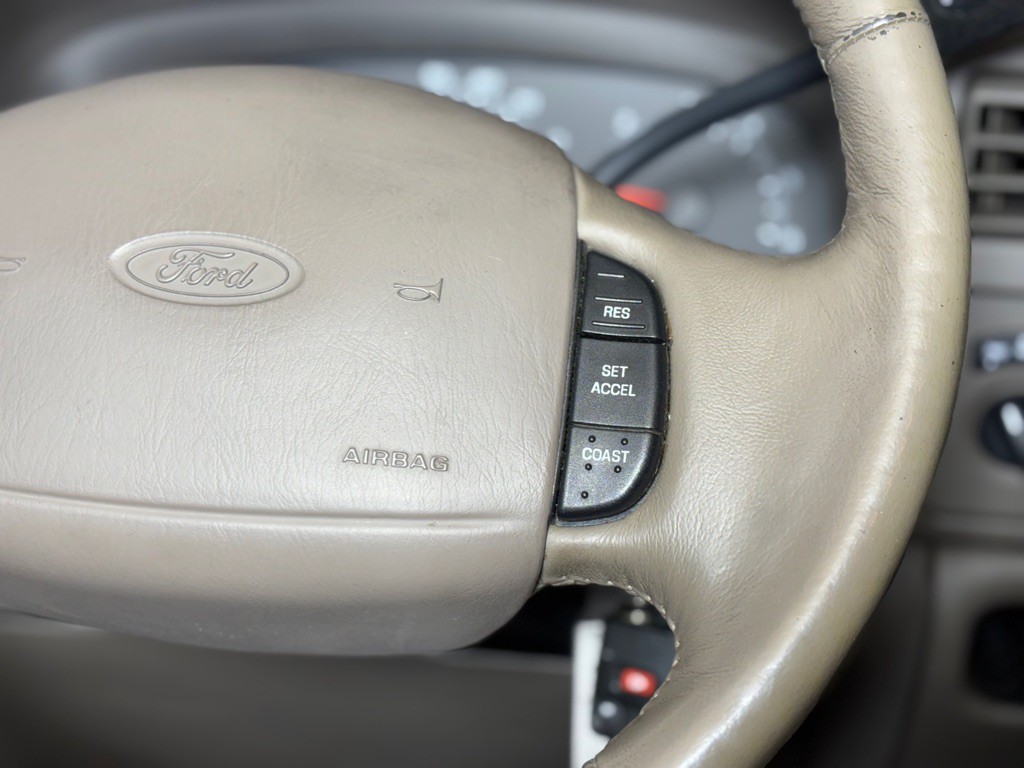 2000 Ford Excursion Image 23