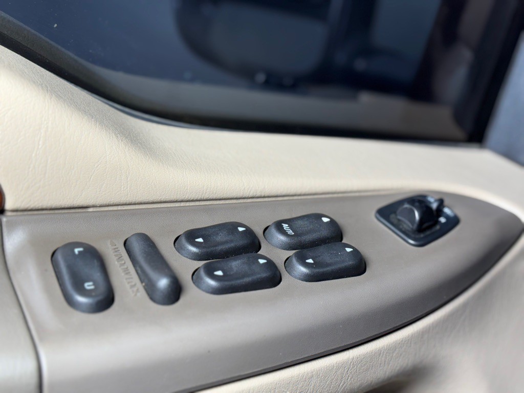 2000 Ford Excursion Image 25