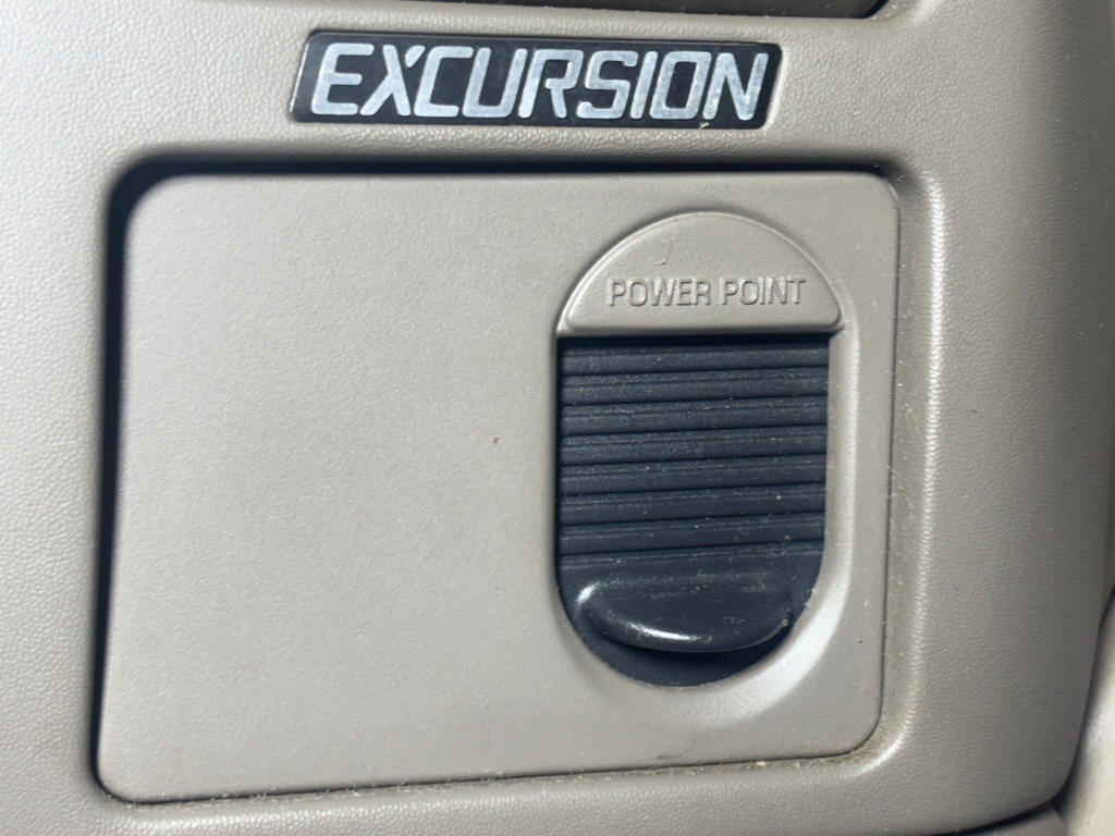 2000 Ford Excursion Image 26