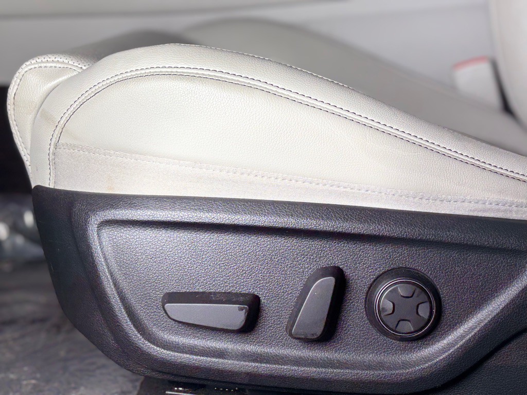 2019 Genesis G70 Image 26