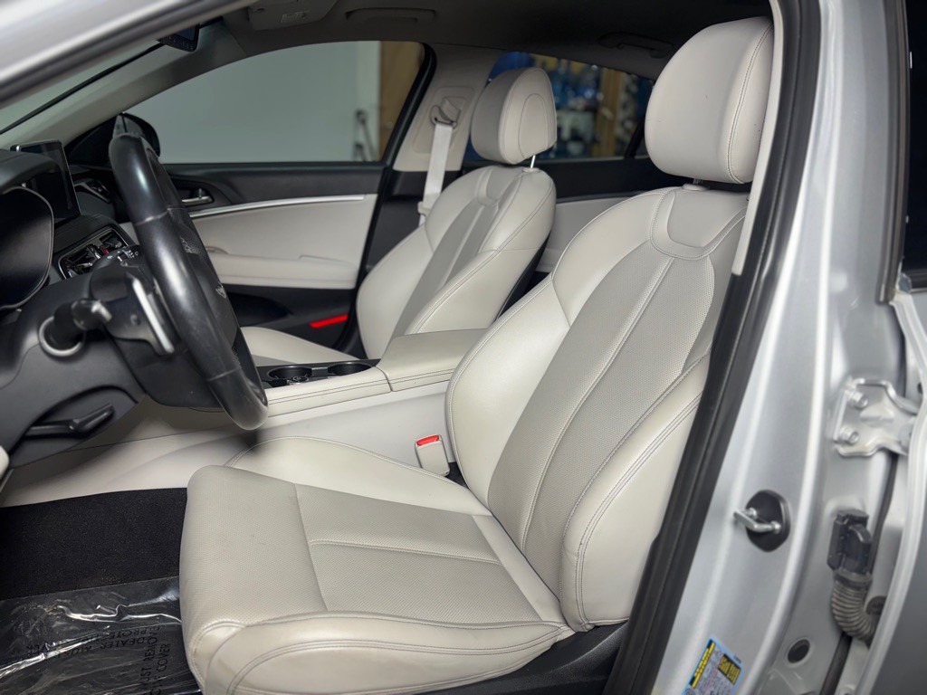 2019 Genesis G70 Image 27