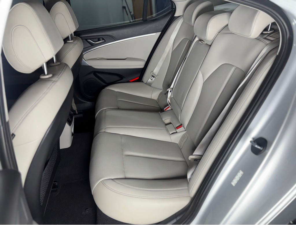 2019 Genesis G70 Image 28