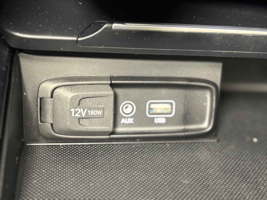 2019 Genesis G70 Image 32