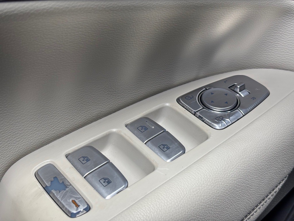 2019 Genesis G70 Image 33